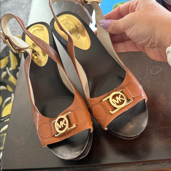 Michael Kors Tan Leather Slingback Sandals Heels Gold Designer sz 9 shoes camel - Picture 3 of 10